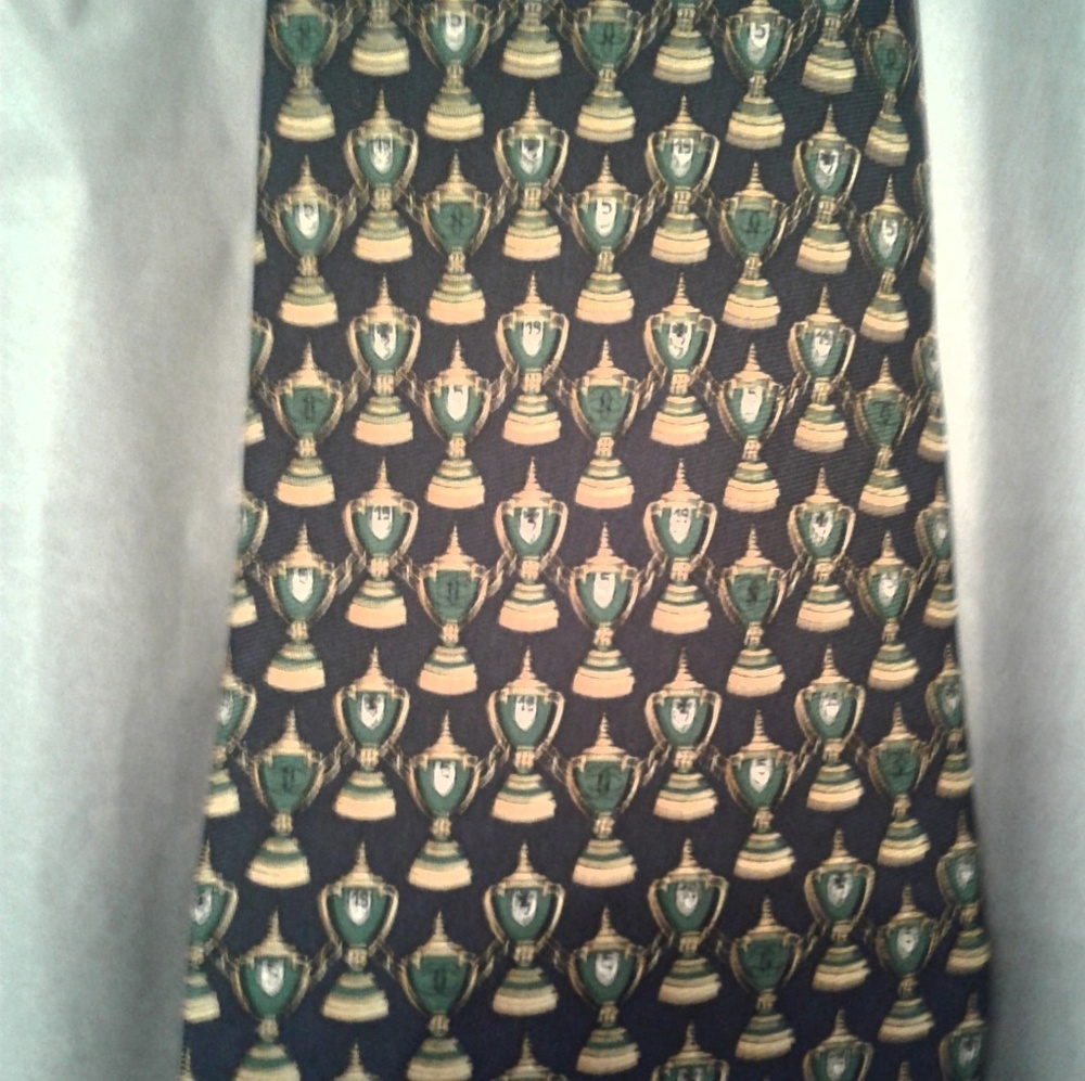 🏆 CHANEL 💯% Silk Trophies Tie 🏆 - Picture 3 of 6